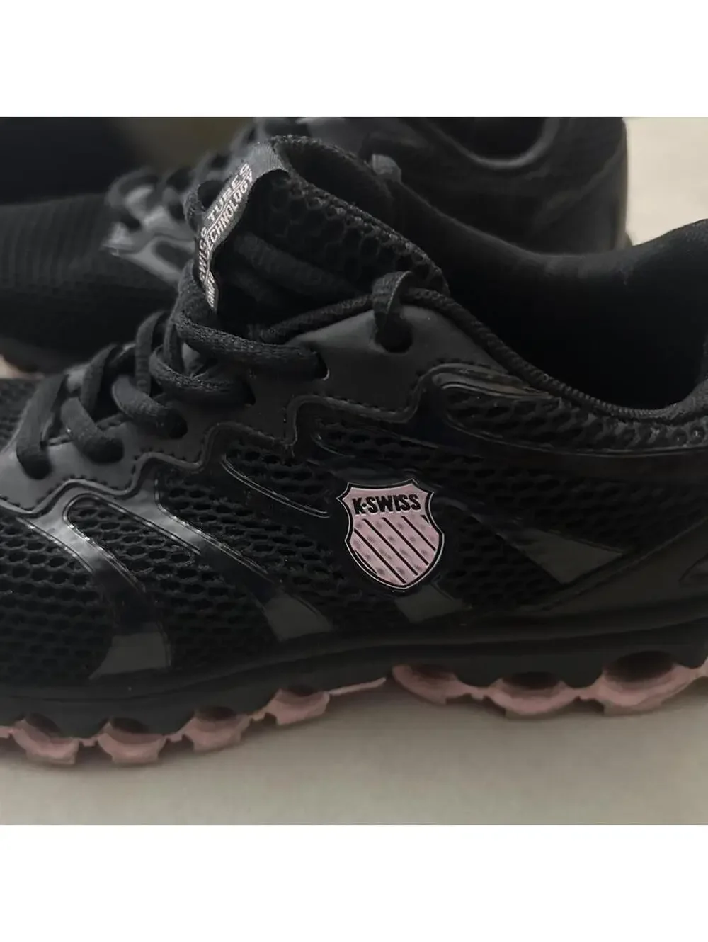 K-Swiss TUBES black comfort running shoes with pink sole size 8 #running #tubes